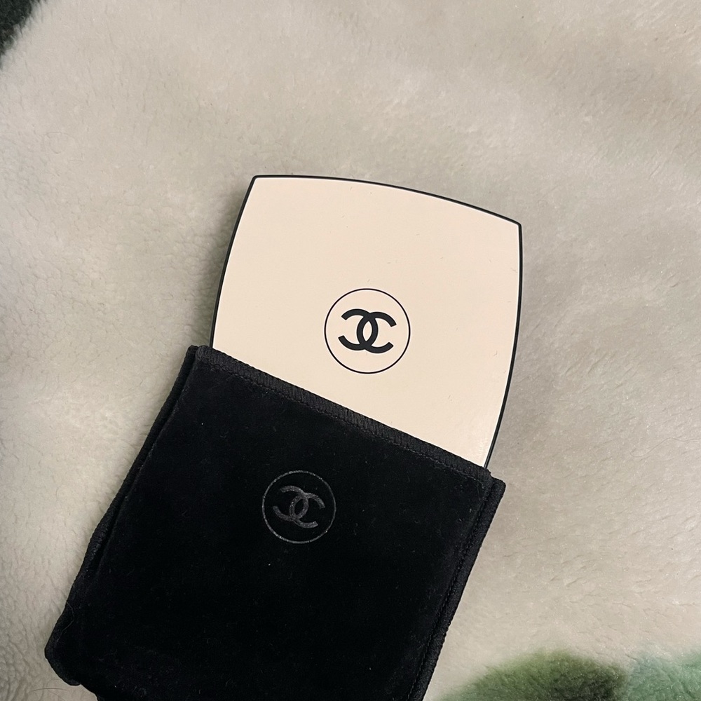 CHANEL LES BEIGES POWDER
HEALTHY GLOW SHEER POWDER